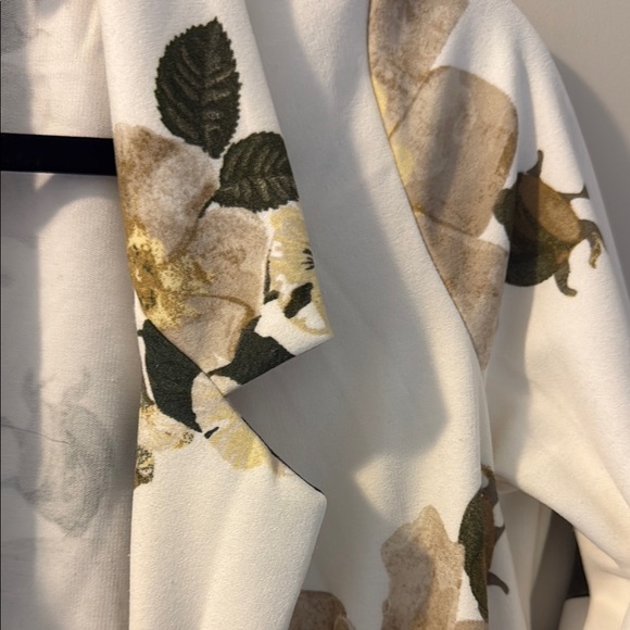 Floral Women's Jacket in Cream by LulaRoe - Picture 3 of 9